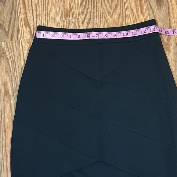 Express Black Mini Skirt, V design, cut up hem, 6 - Picture 3 of 8